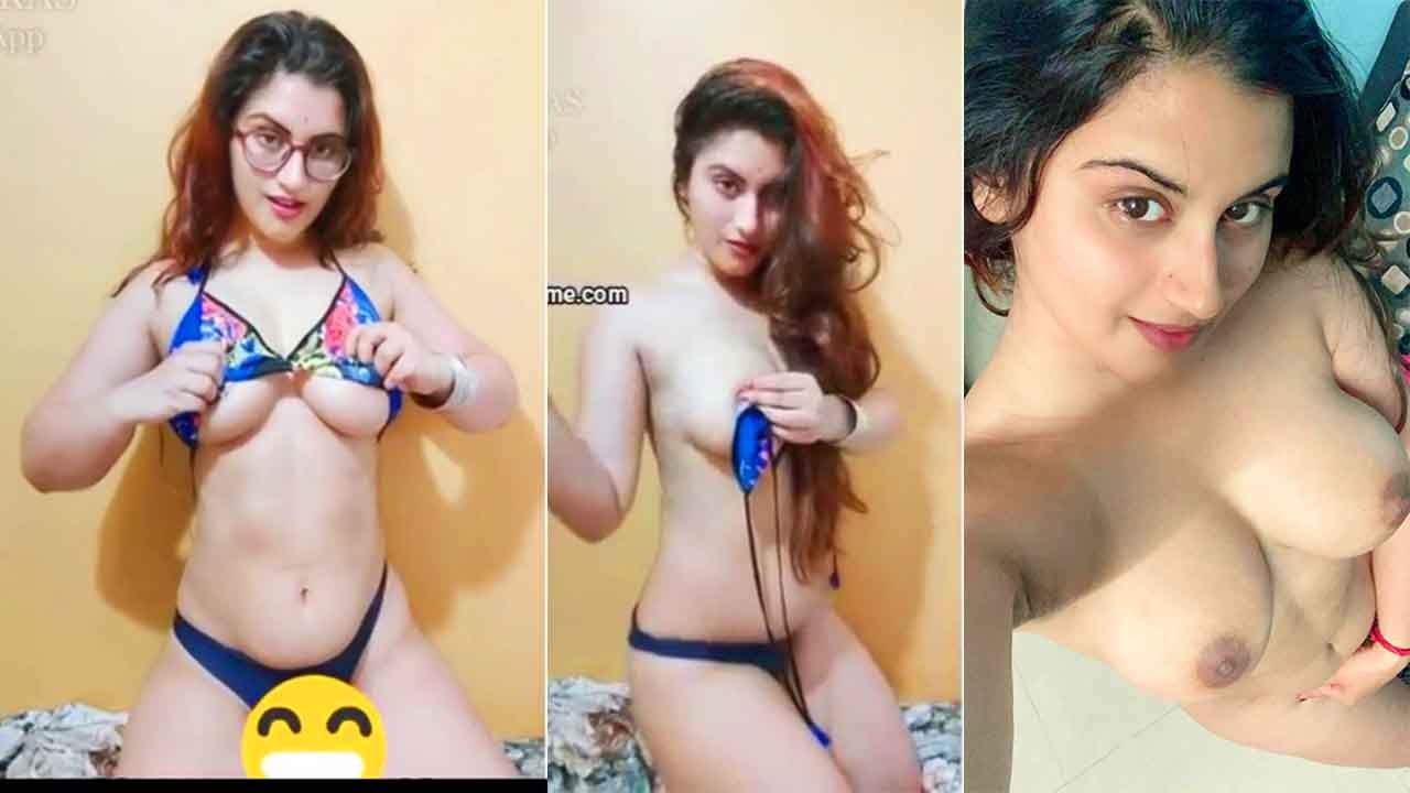 Gunjan Aras Expose Her Boobs In Live